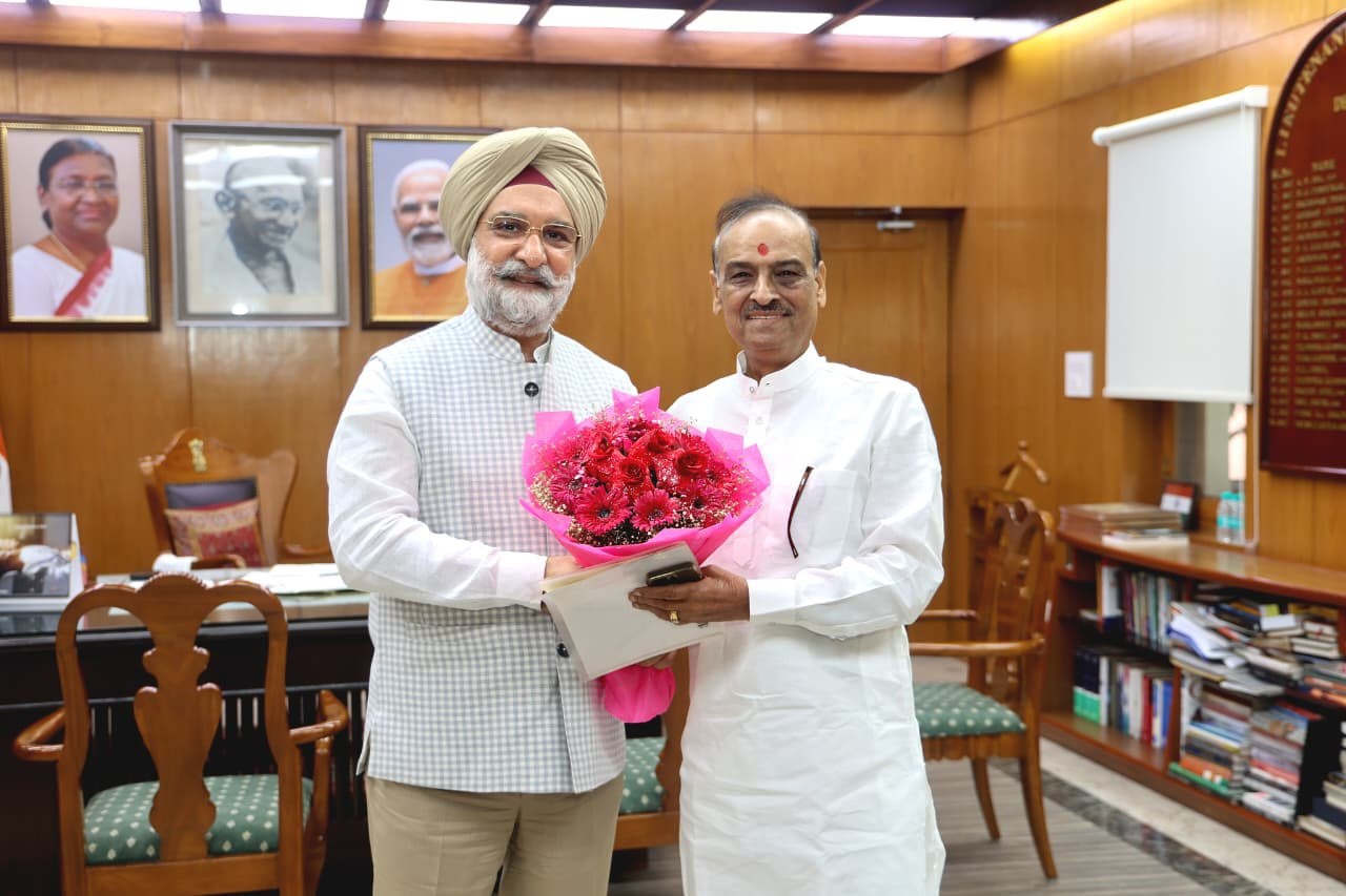 Shri O.P. Sharma, MLA called on Hon’ble Lt. Governor.