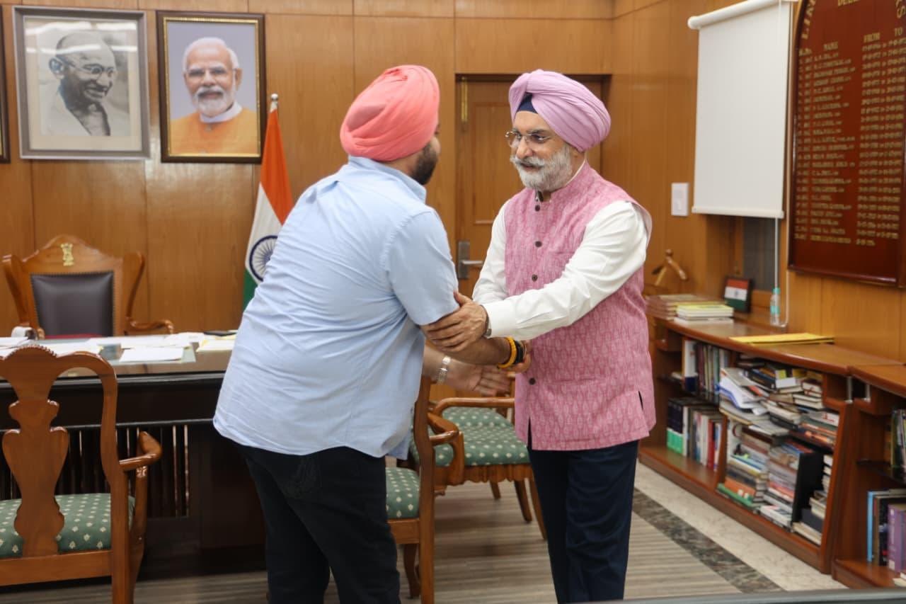 Shri Punardeep Sawhney, MLA called on Hon’ble Lt. Governor.