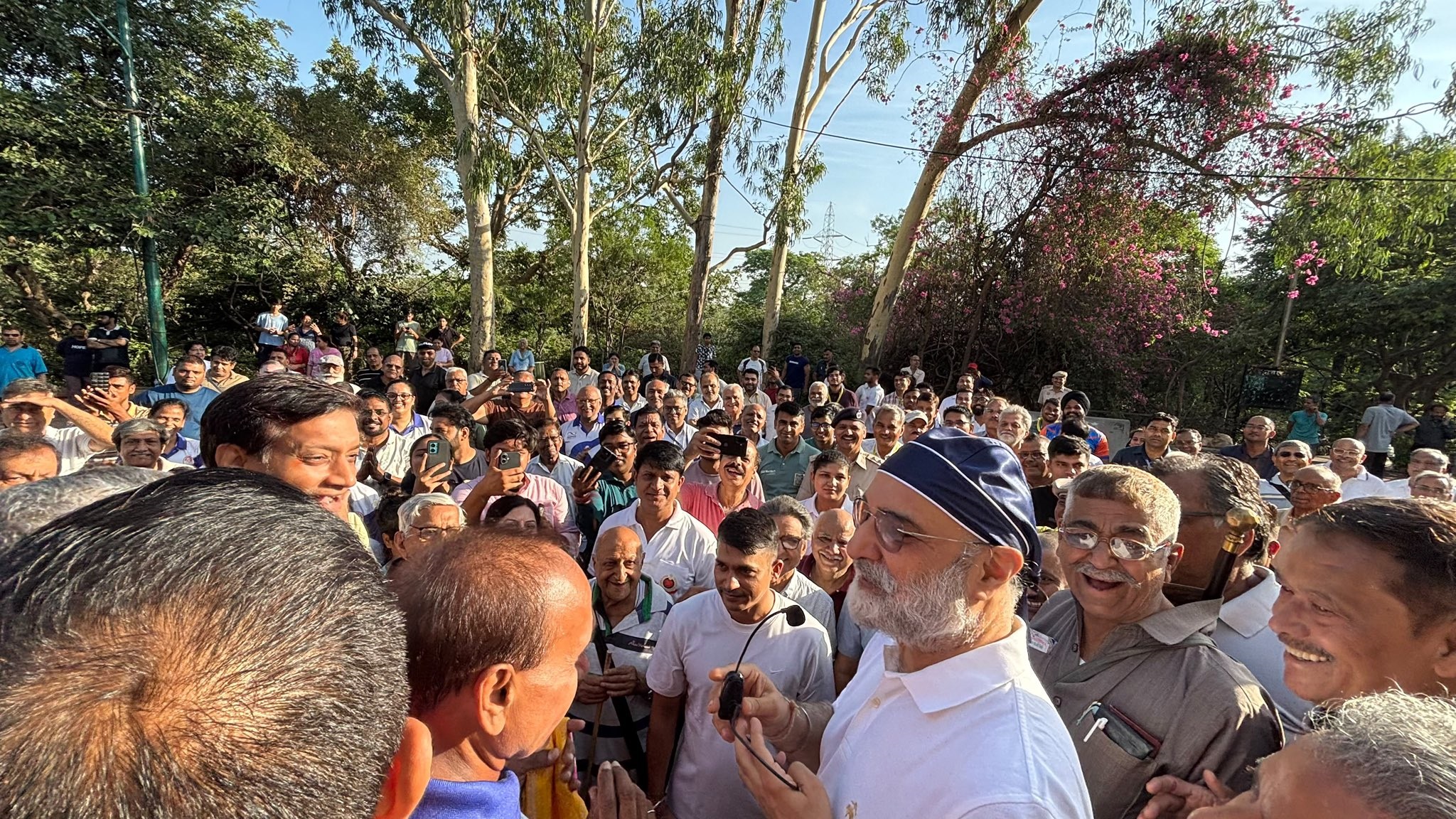 Hon’ble Lt. Governor met and interacted with the residents of Delhi during his morning walk at Bonta Park, located on…