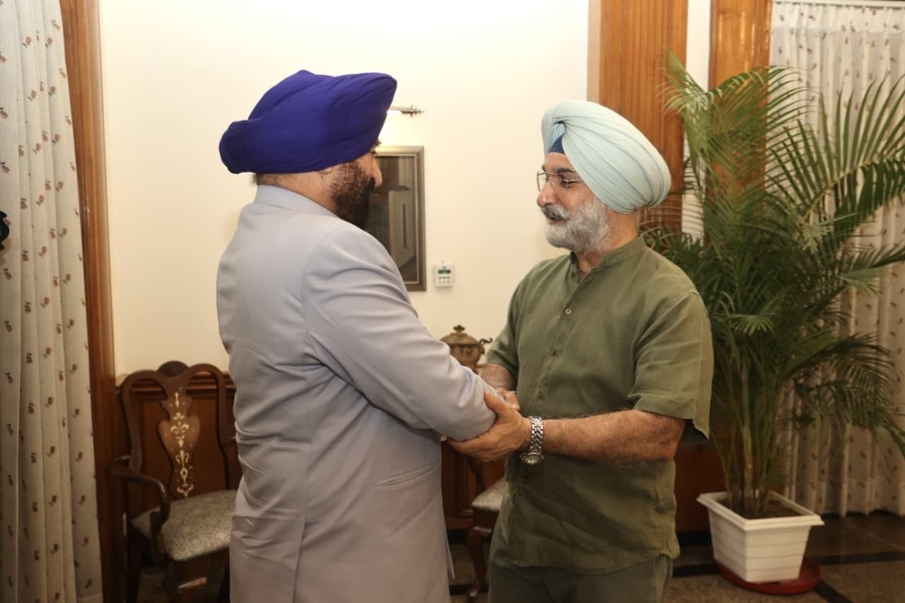 Hon’ble Governor of Uttarakhand, Gen. Gurmit Singh (Retd.), met Hon’ble Lt. Governor.