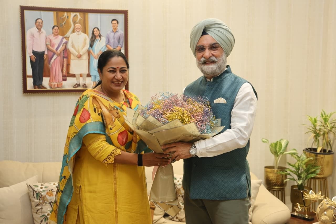 Hon’ble Lt. Governor along with Amb. Reenat Sandhu met Hon’ble Chief Minister, Smt. Rekha Gupta.