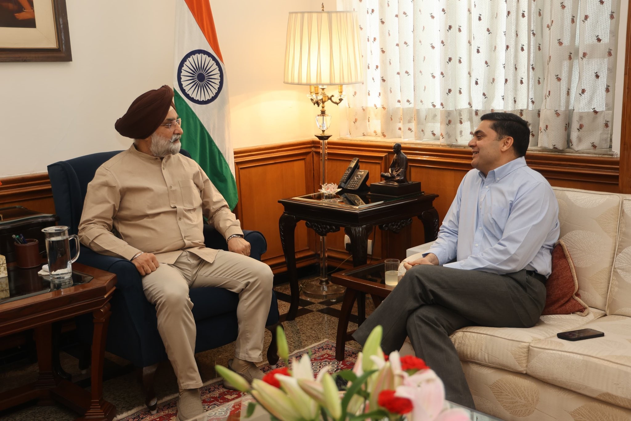 Shri Tejveer Singh, Secretary, Department of Chemicals & Petrochemicals called on Hon’ble Lt. Governor.