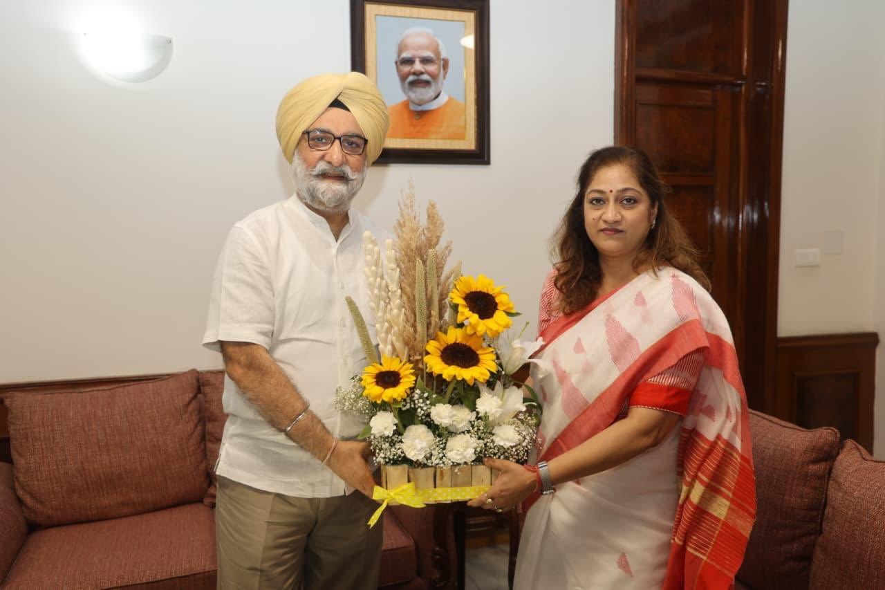 Dr. Monika Pant, Deputy Mayor, Municipal Corporation of Delhi called on Hon’ble Lt. Governor.