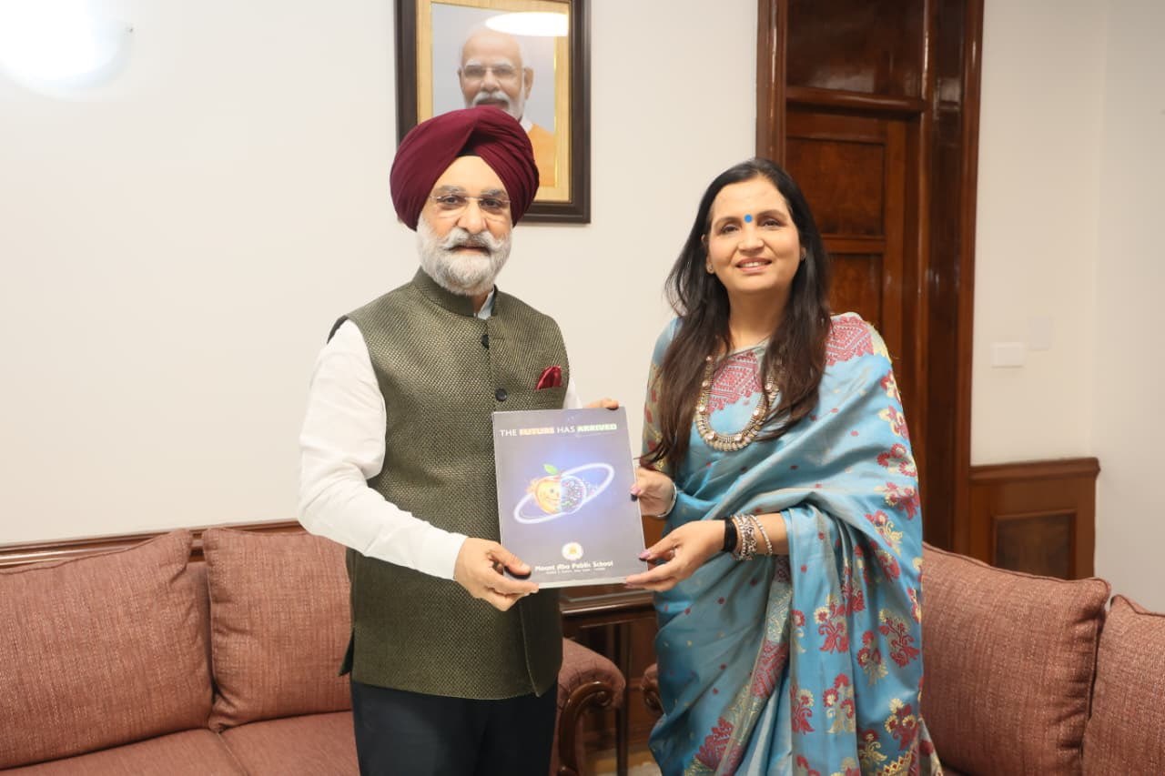 Dr. Jyoti Arora, Principal, Mount Abu Public School & President, Indraprastha Schools Sahodaya, called on Hon’ble…