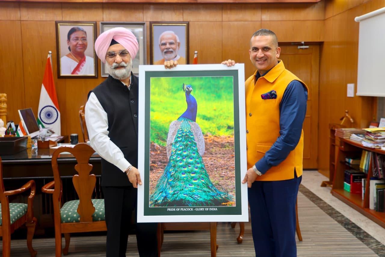 Shri Harpreet Singh Sandhu, State Information Commissioner, Punjab and Author, called on Hon’ble Lt. Governor.
