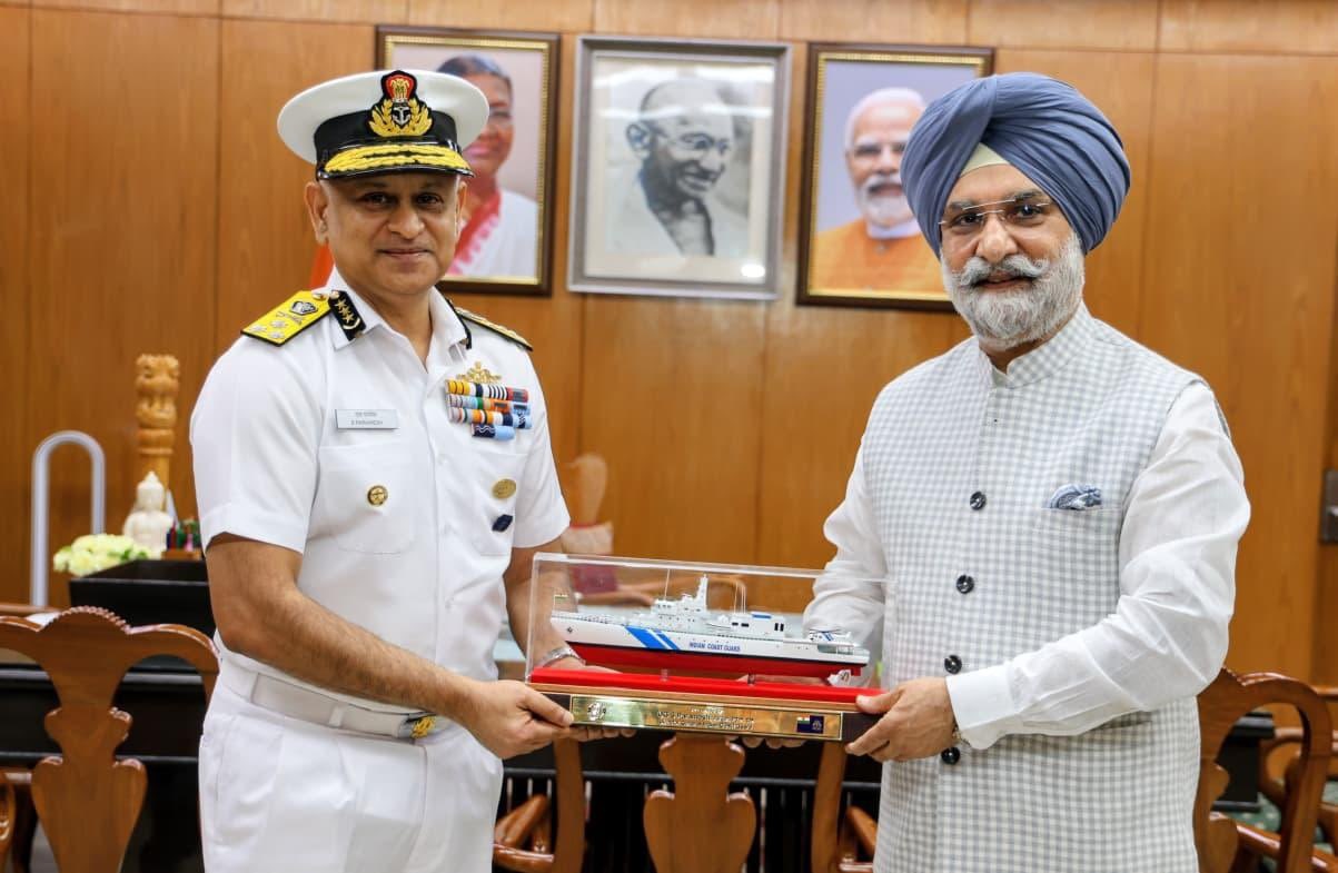 Director General Paramesh Sivamani, AVSM, PTM, TM, Indian Coast Guard called on Hon’ble Lt. Governor.