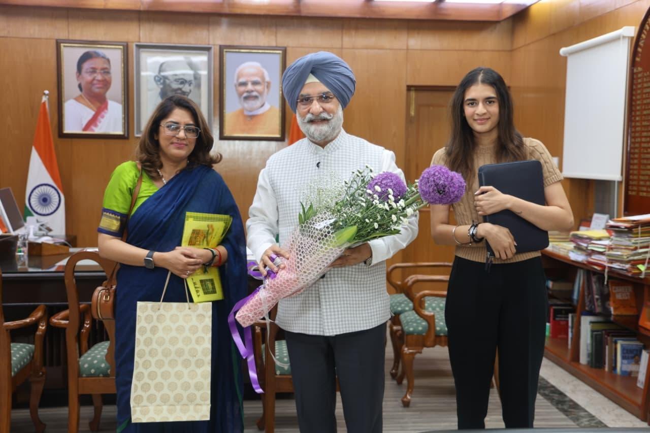 Renowned Indian architect and luxury interior designer Ms. Seetu Kohli, called on Hon’ble Lt. Governor.