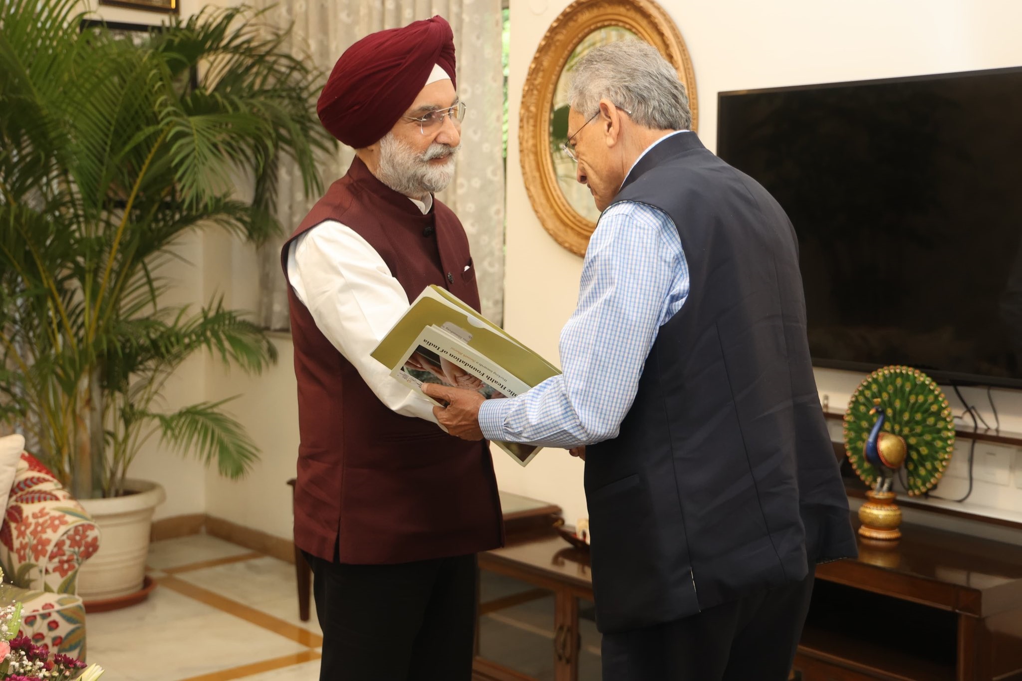 Mr Rajat Gupta, founder of ISB & former MD of Mckinsey called on Hon’ble Lt. Governor.