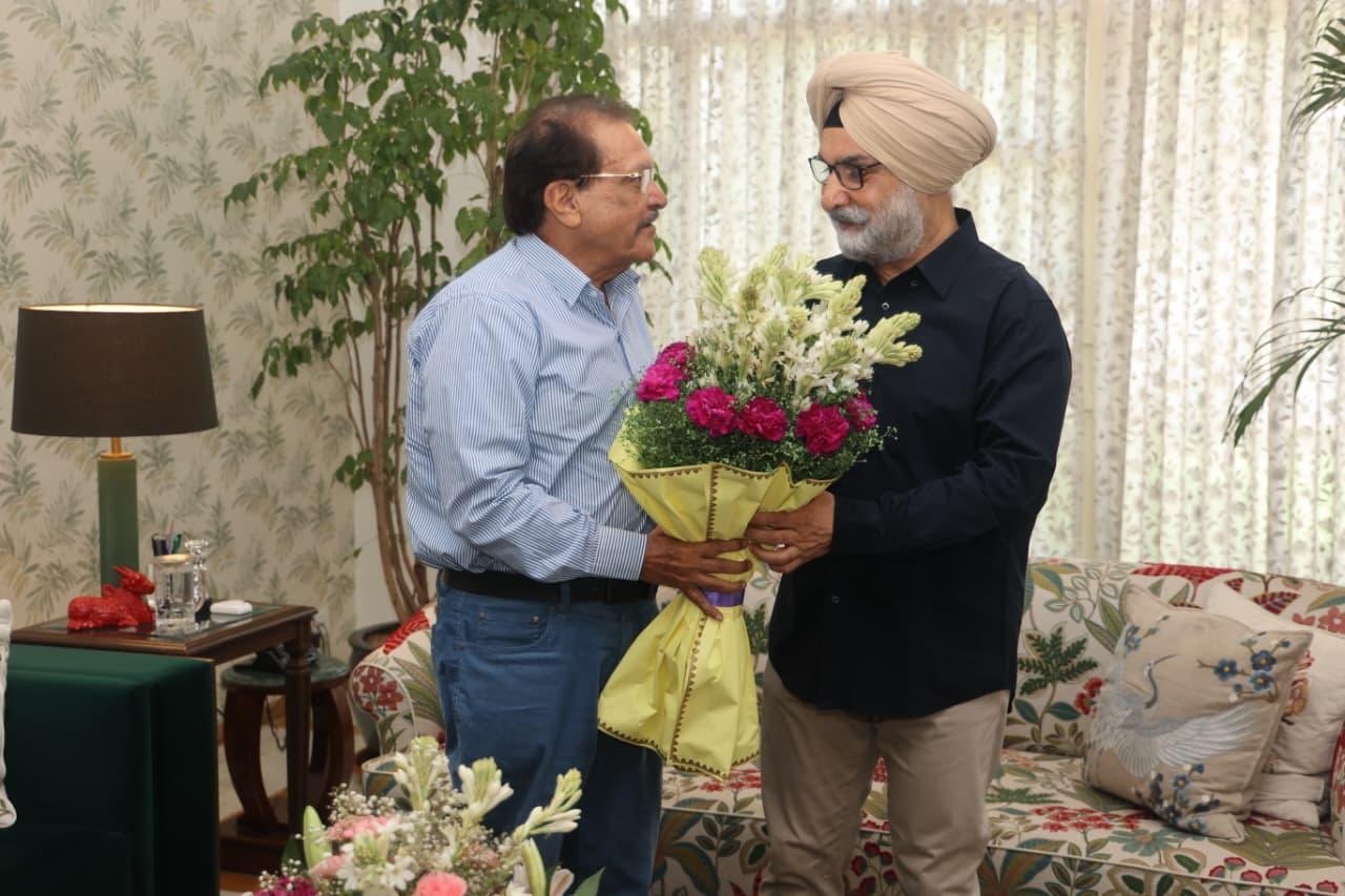 Shri Ranjiv Singh Dalal, Former DGP, Haryana Police, called on Hon’ble Lt. Governor.
