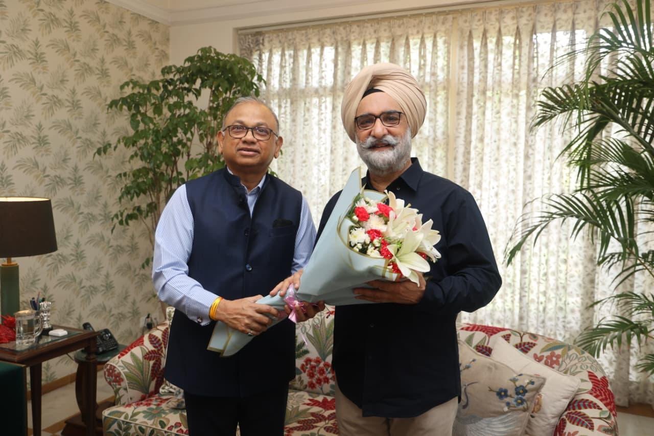 Shri Balaji Srivastava, Member, Delhi Police Complaint Authority, called on Hon’ble Lt. Governor.