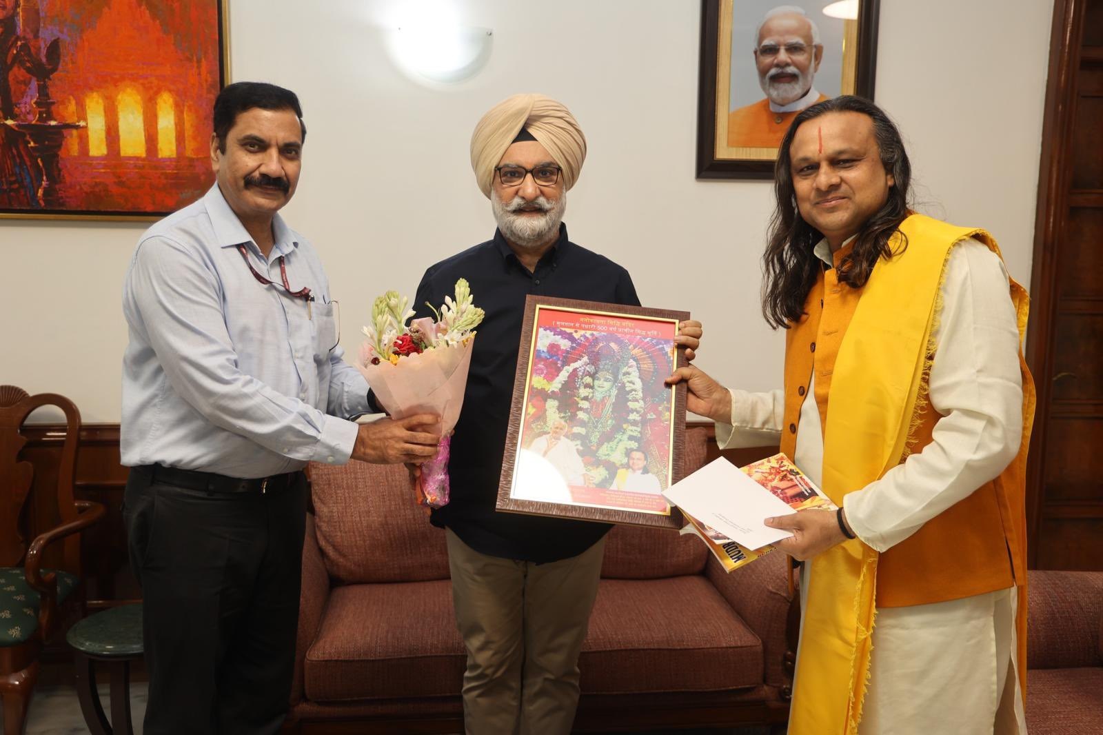 Acharya Dr. Vikramaditya, renowned Vedic scholar and Yoga teacher, called on Hon’ble Lt. Governor.