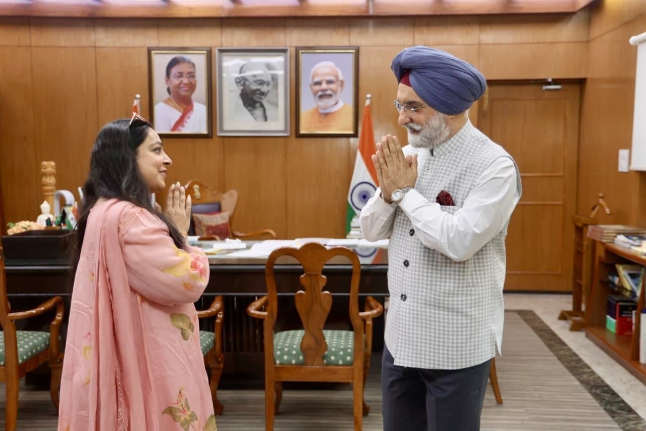 Ms. Charu Pragya, National Spokesperson, BJP, called on Hon’ble Lt. Governor.