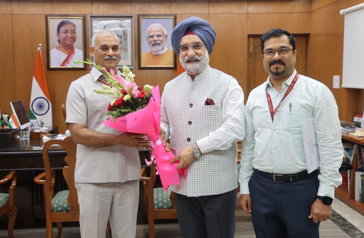 Prof. (Vd.) Pradeep Kumar Prajapati, Director, All India Institute of Ayurveda, called on Hon’ble Lt. Governor.