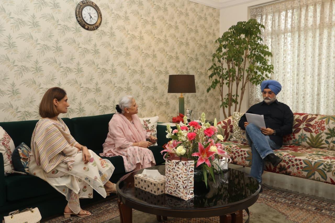 Mrs. Minty Grewal and Mrs. Heera Sethi called on Hon’ble Lt. Governor.