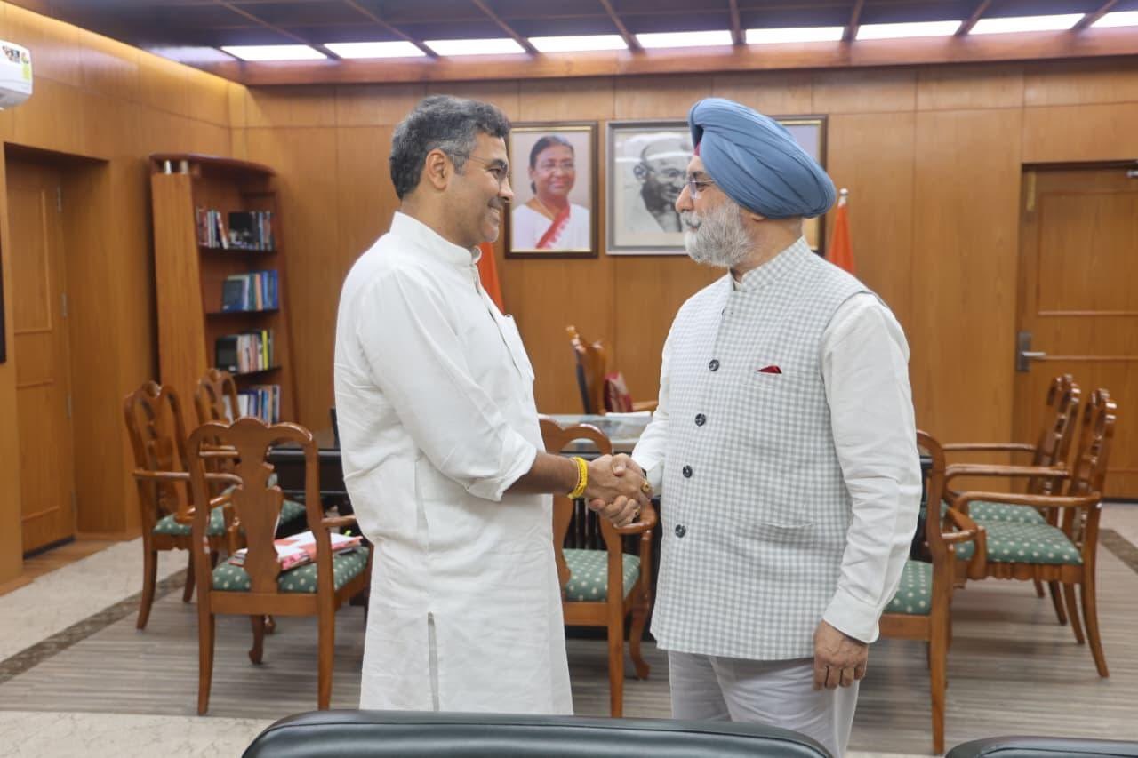 Shri Parvesh Verma, Hon’ble Minister, GNCTD, called on Hon’ble Lt. Governor.