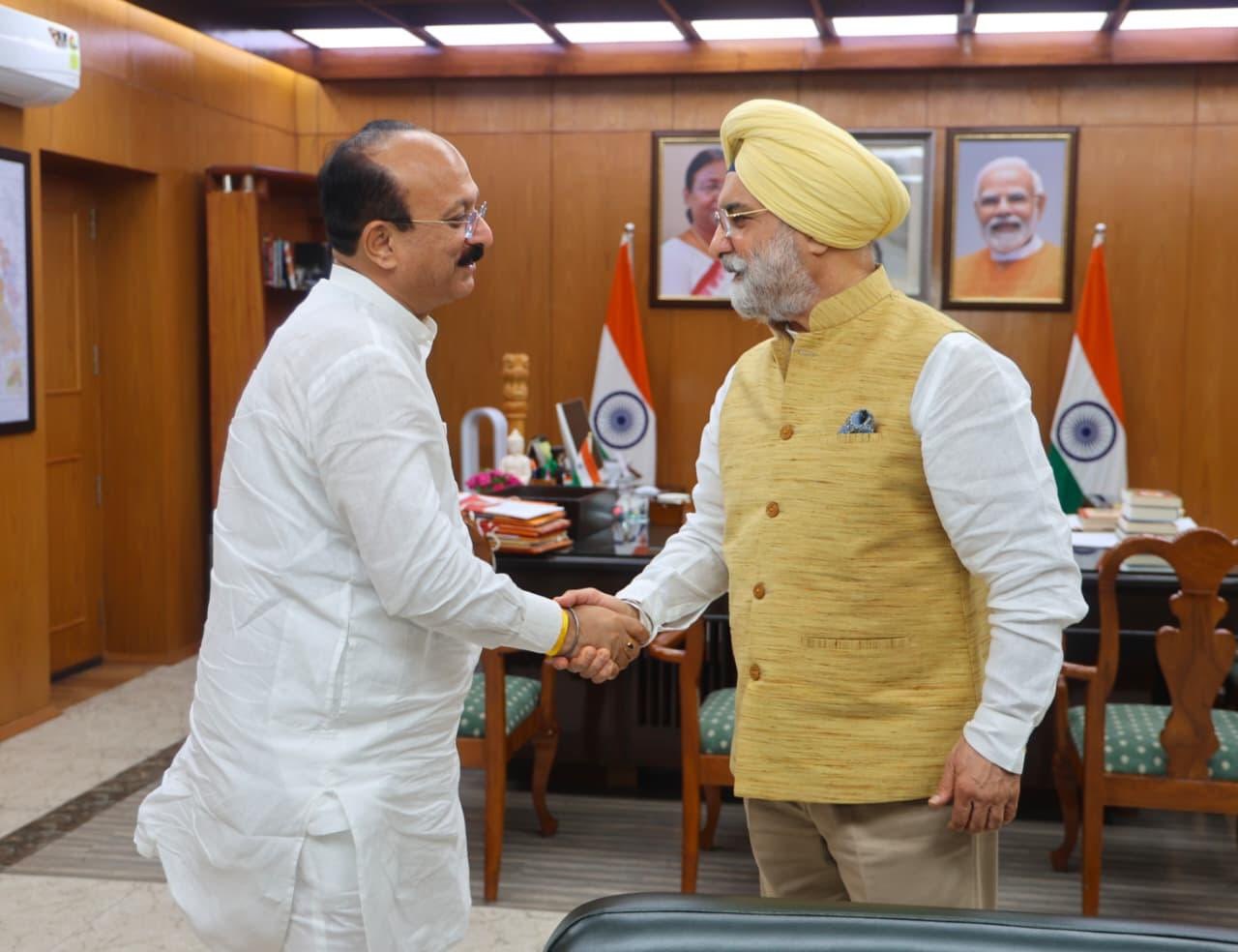 Shri Ashish Sood, Hon’ble Minister, GNCTD, called on Hon’ble Lt. Governor.