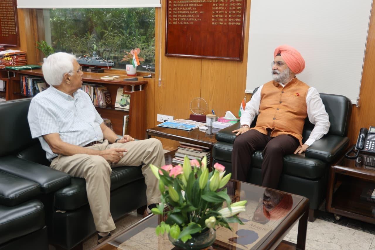 Shri. D.K. Sikri, IAS (Retd.), Secretary, Radha Soami Satsang Beas, called on Hon’ble Lt. Governor.