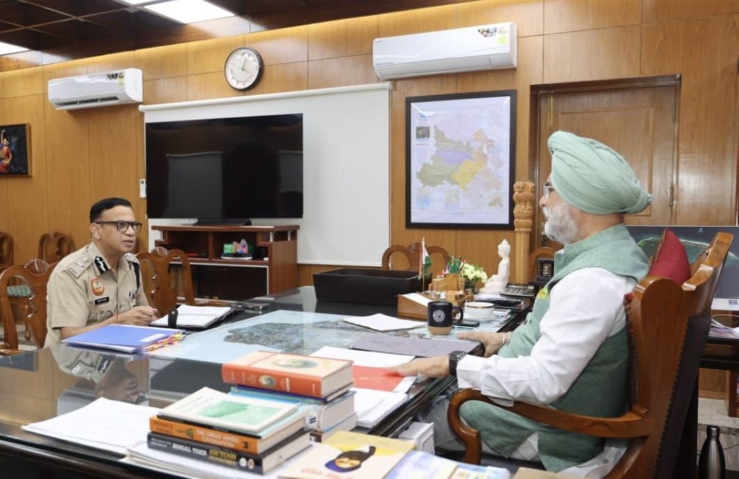 Commissioner of Police, Shri Anurag Kumar called on Hon’ble LG at Lok Niwas.