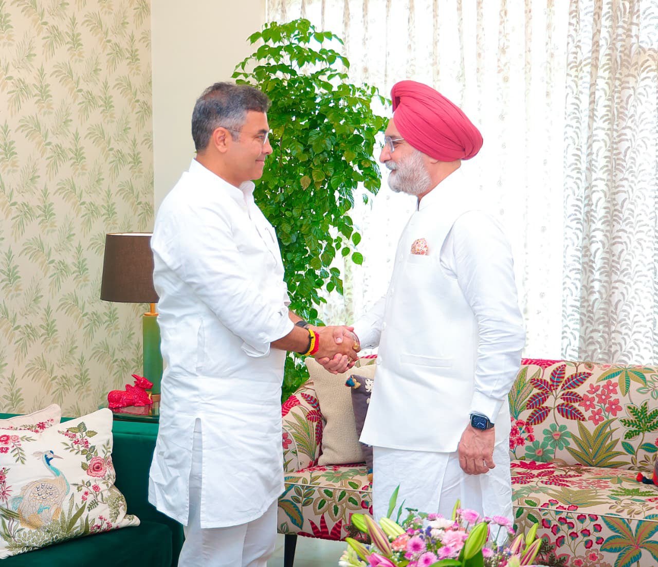Shri Parvesh Verma, Hon’ble Minister, GNCTD, called on Hon’ble Lt. Governor.