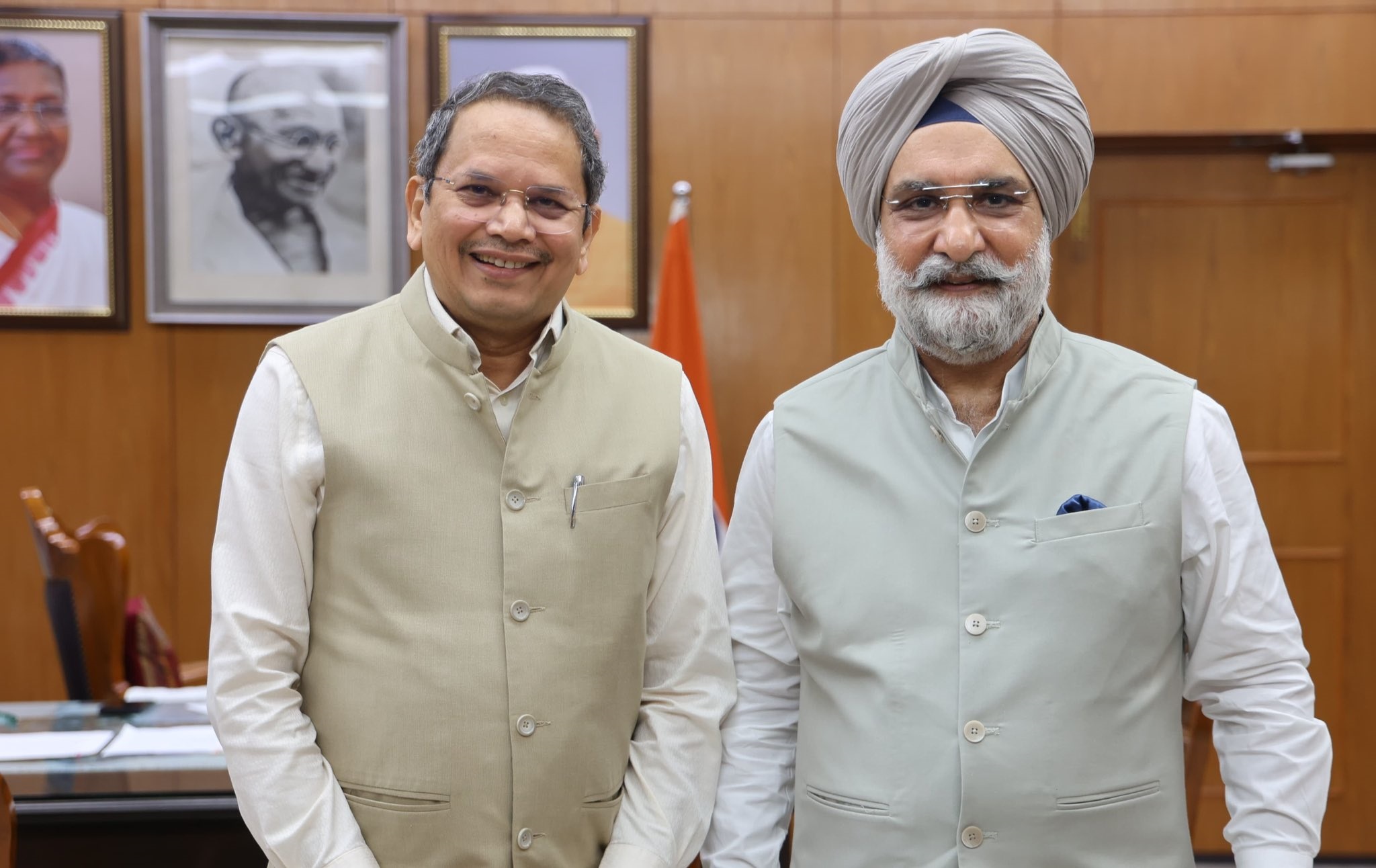 Dr. Vijay Chauthaiwale, In-Charge of the Foreign Affairs Department, BJP called Hon’ble Lt. Governor.