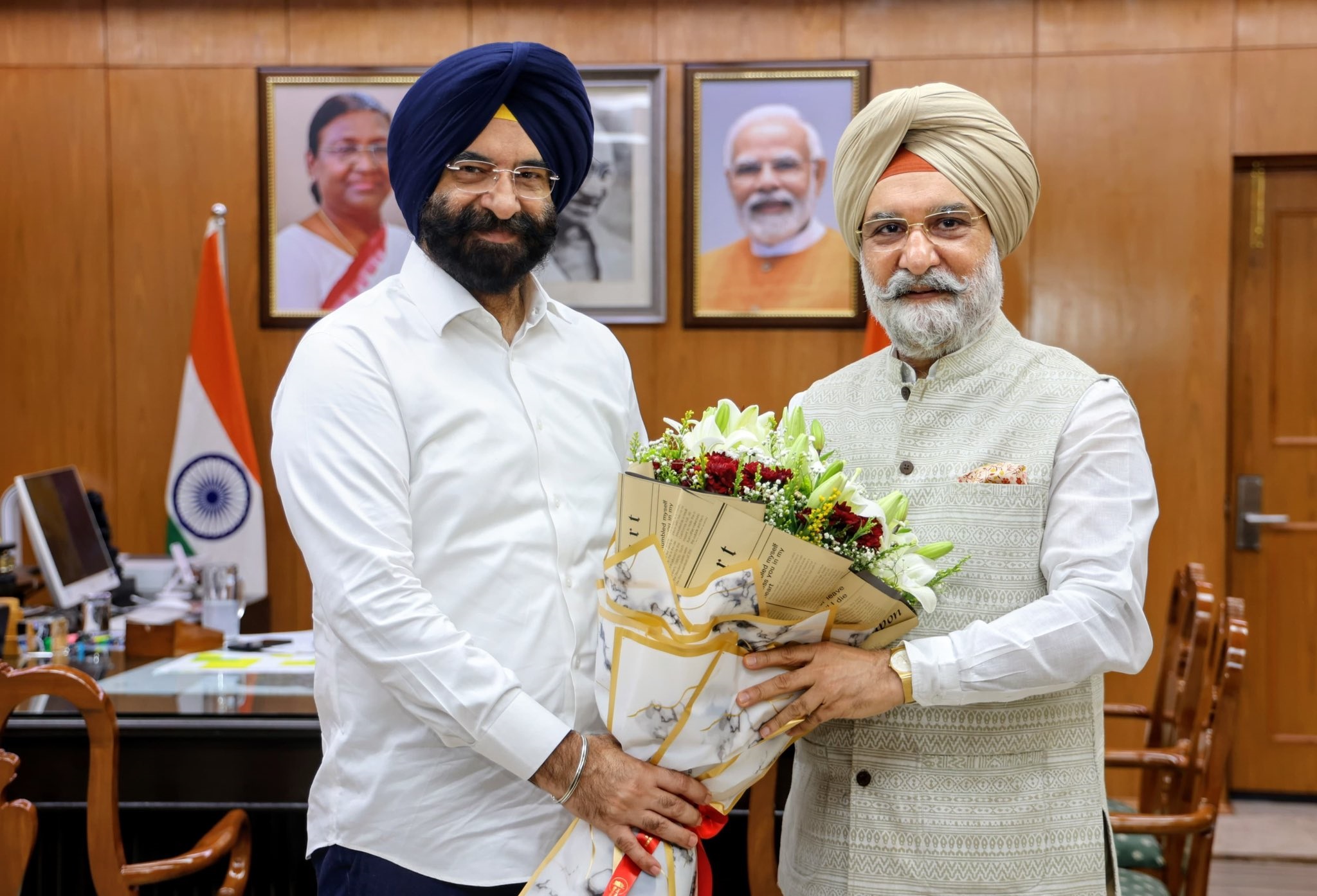 दिल्ली सरकार के माननीय मंत्री सरदार मनजिंदर सिंह सिरसा ने माननीय उपराज्यपाल से मुलाकात की।