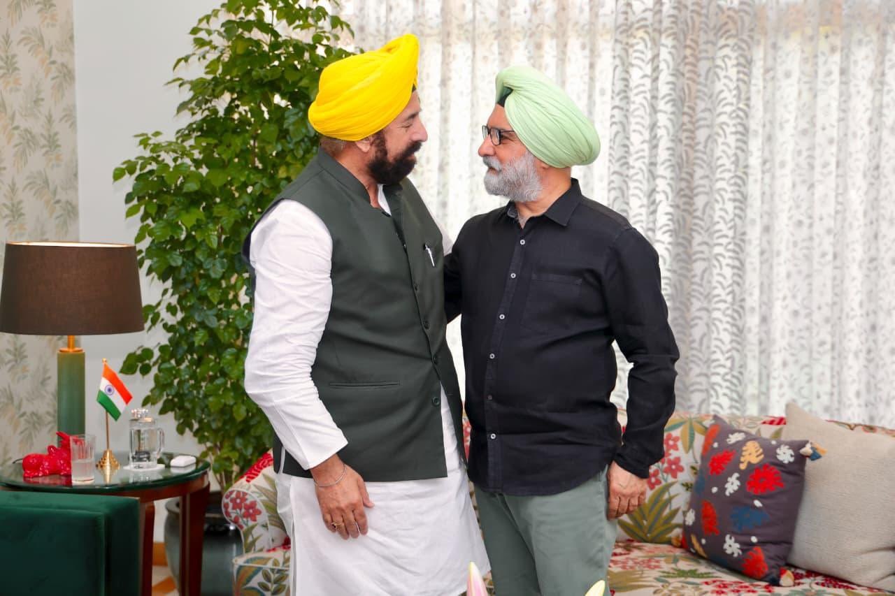 Sardar R.P. Singh, National Spokesperson, BJP called on Hon'ble Lt. Governor.