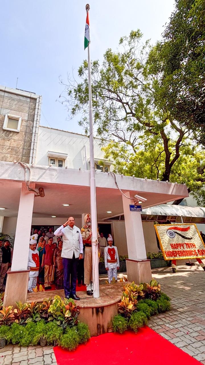 Hon'ble  Lt. Governor hoisted the National Flag at Raj Niwas on the occasion of 78th Independence Day.