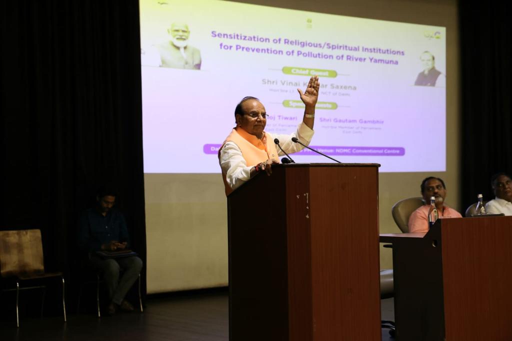Hon’ble Lt. Governor addressed Pujaris at the special training program organized for prevention of pollution in Yamuna.