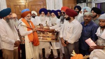 Hon’ble Lt. Governor offered prayers at the historic Gurdwara Sri Bangla Sahib in Rohtak.