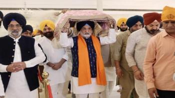 Hon’ble Lt. Governor paid tribute to his grandfather and eminent Sikh leader, Sardar Teja Singh Samundri Ji, on his 100th Martyrdom Day, marked by the divine rendition of Shabad Kirtan by Padma Shri Bhai Harjinder Singh Ji at Gurdwara Rakab Ganj Sahib.