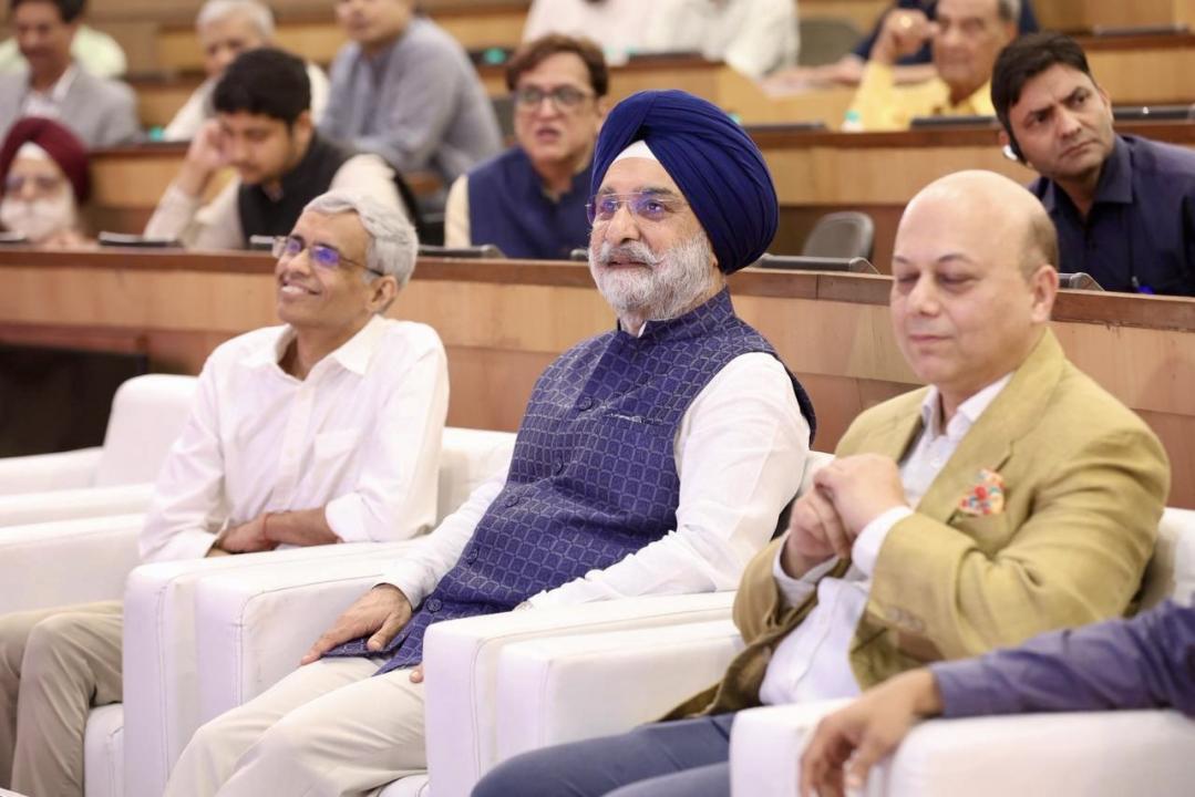 माननीय उपराज्यपाल टाइम्स ऑफ इंडिया के कार्यक्रम ‘किस्सा कॉलोनी का’ के दौरान।