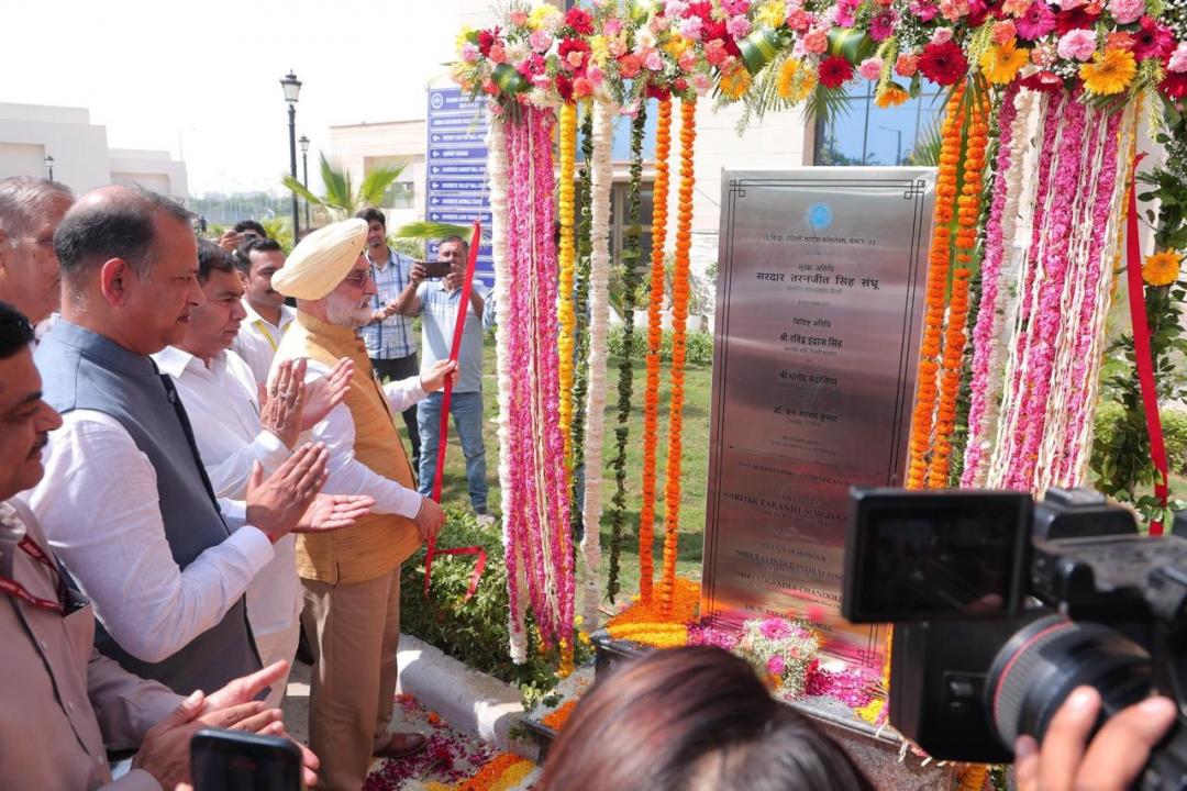 माननीय उपराज्यपाल ने रोहिणी सेक्टर-33 में DDA के Modern Sports Complex का लोकार्पण किया।