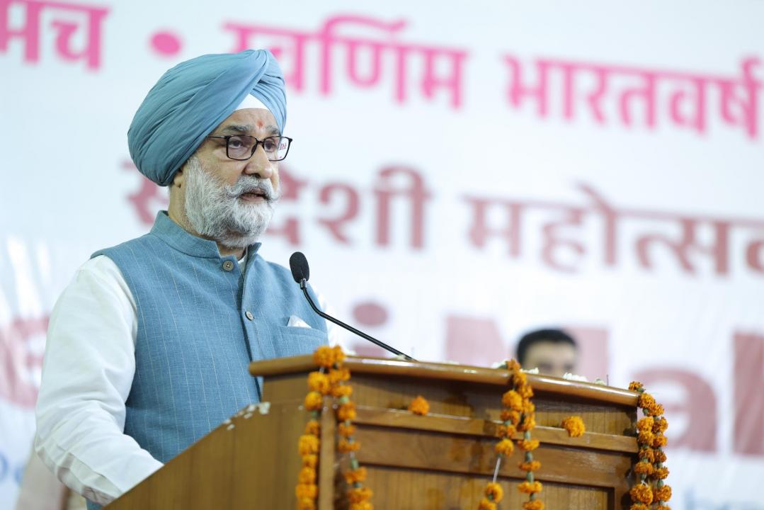माननीय उपराज्यपाल ने दिल्ली विश्वविद्यालय में आयोजित ‘स्वदेशी महोत्सव 2026’ के समापन समारोह को संबोधित किया।
