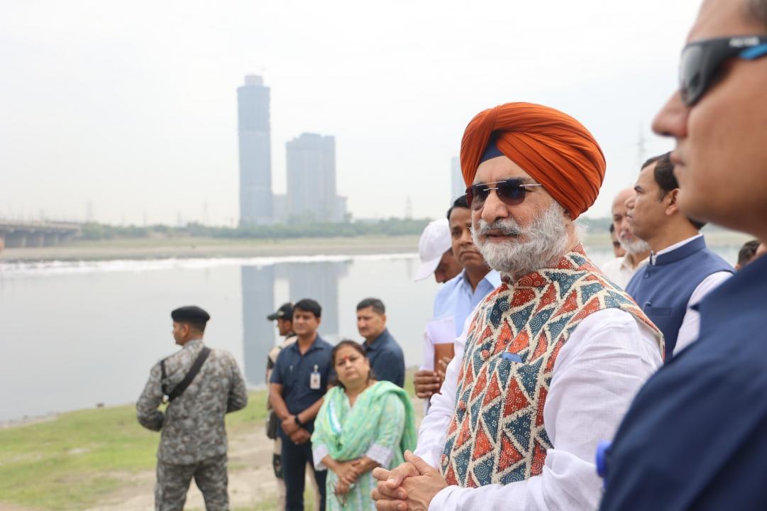 Hon’ble Lt. Governor visited the Kalindi Kunj Ghat along the Yamuna River, with senior officials of concerned…