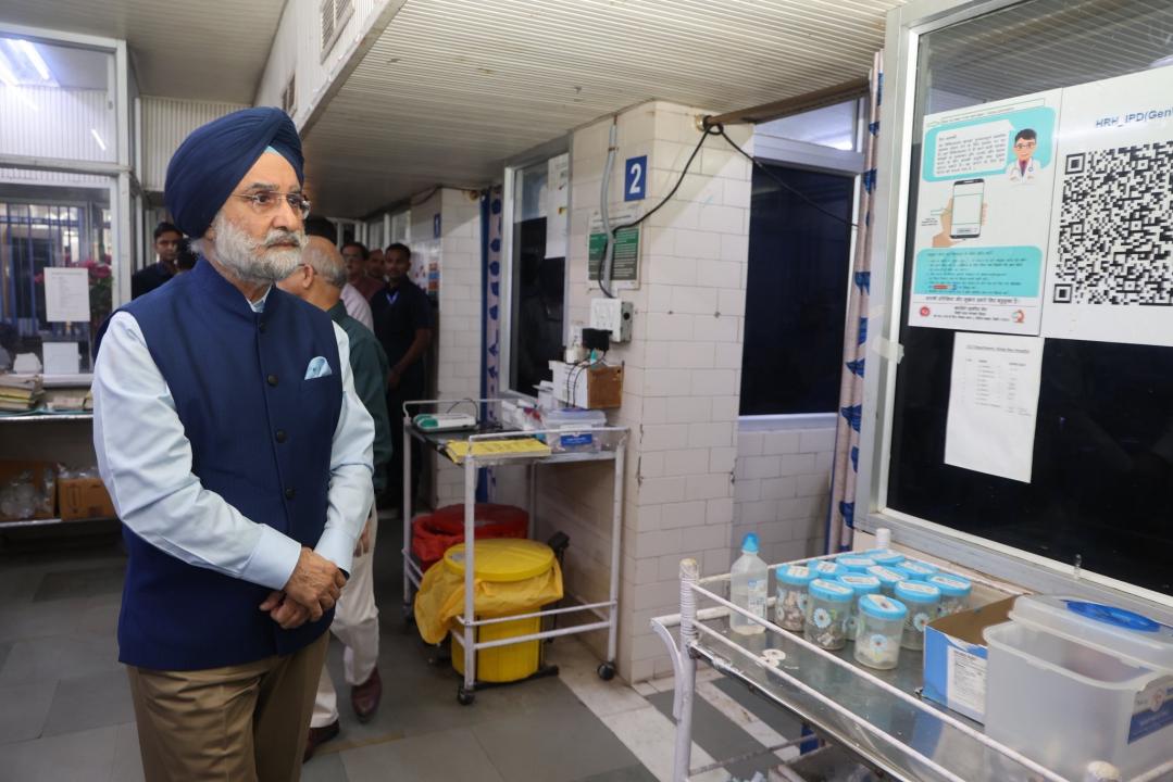 Hon’ble Lt. Governor visited Hindu Rao Hospital & Medical College.