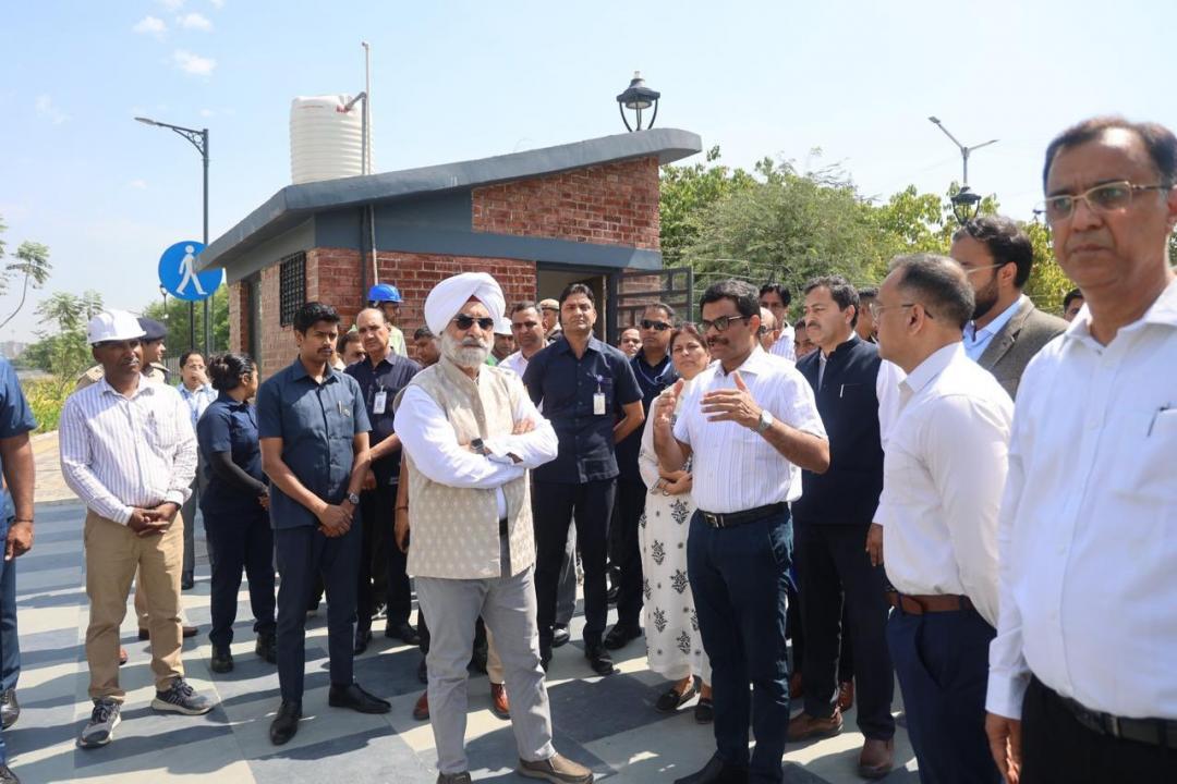 माननीय उपराज्यपाल ने द्वारका भर में दिल्ली विकास प्राधिकरण की प्रमुख चल रही और आगामी परियोजनाओं का दौरा किया और उनकी…