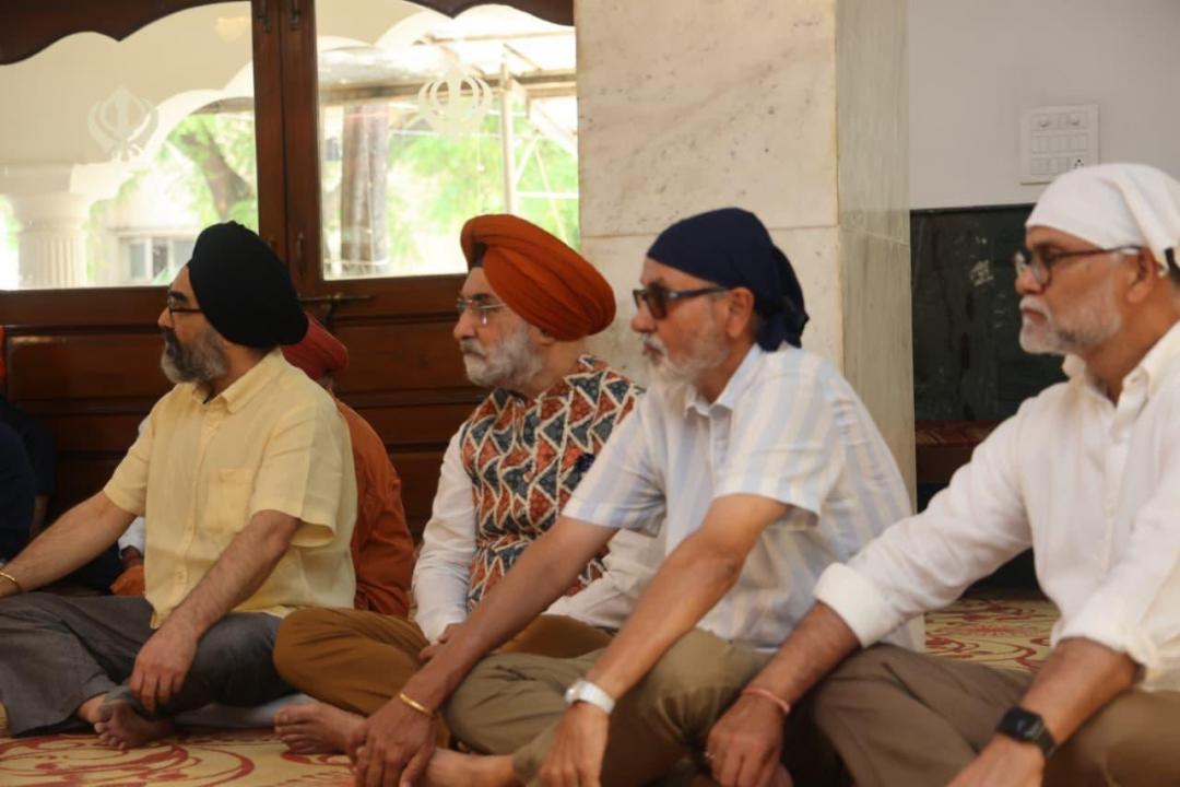 माननीय उपराज्यपाल ने गुरुद्वारा श्री गुरु सिंह सभा, डिफेंस कॉलोनी में संगत में शिरकत की।