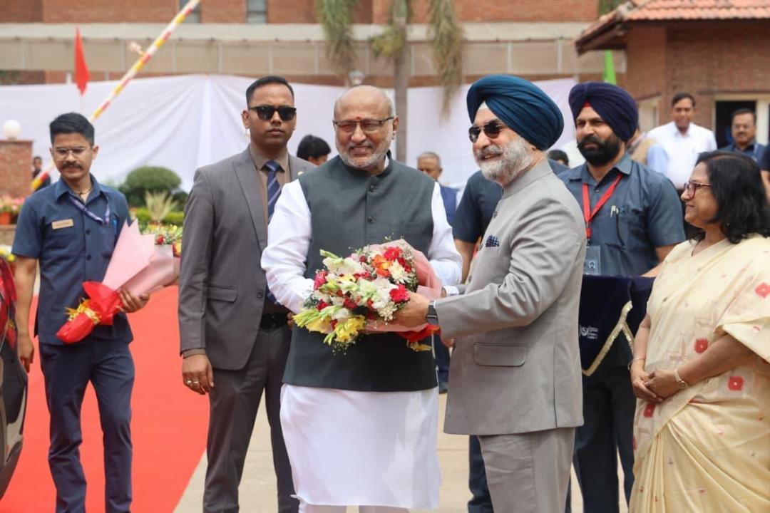 माननीय उपराज्यपाल इंदिरा गांधी राष्ट्रीय मुक्त विश्वविद्यालय के 39वें दीक्षांत समारोह में माननीय उपराष्ट्रपति श्री सी.…