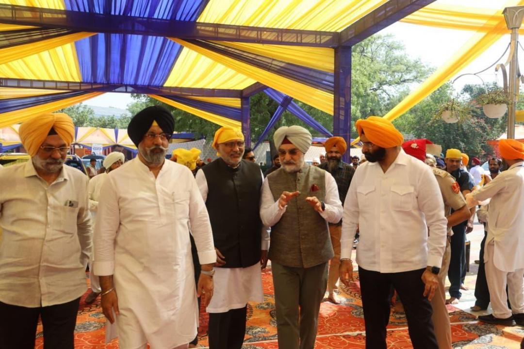 बैसाखी के शुभ अवसर पर, माननीय उपराज्यपाल ने माननीय उपराष्ट्रपति श्री सी.पी. राधाकृष्णन की उपस्थिति में गुरुद्वारा रकाब…