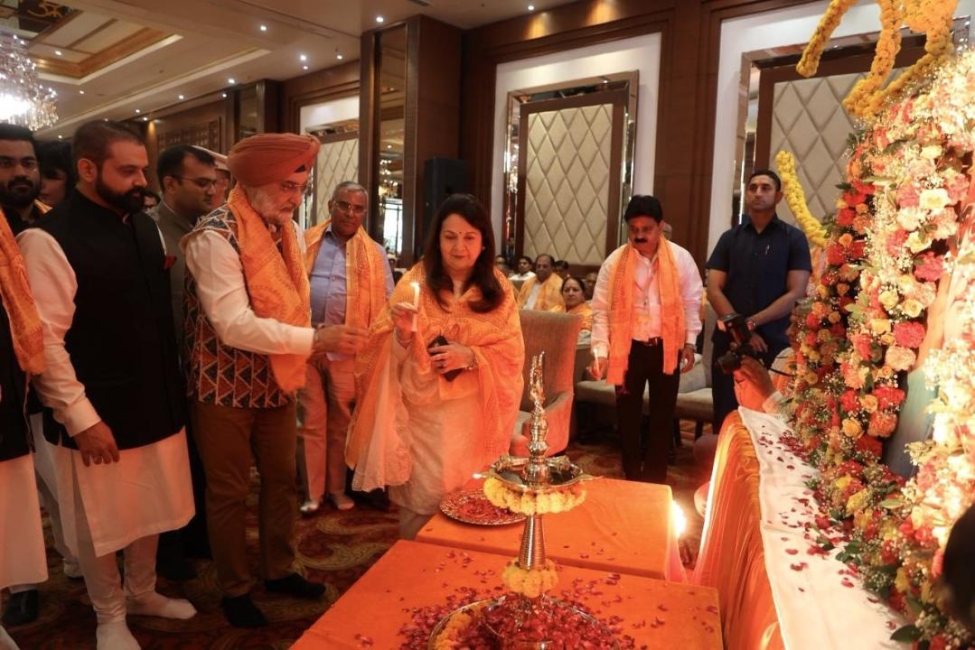 माननीय उपराज्यपाल पीतमपुरा में महा मृत्युंजय जाप पूजा में शामिल हुए।