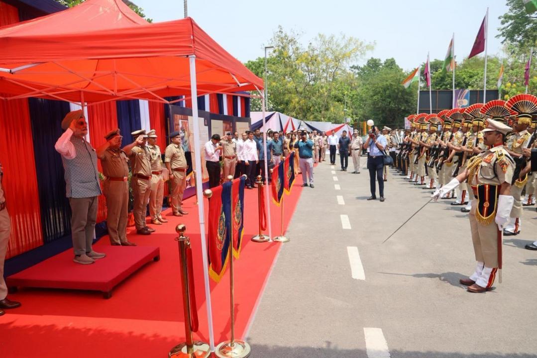 माननीय उपराज्यपाल की उपस्थिति में, 12,600 से अधिक बरामद मोबाइल फ़ोन उनके असली मालिकों को सौंपे गए।