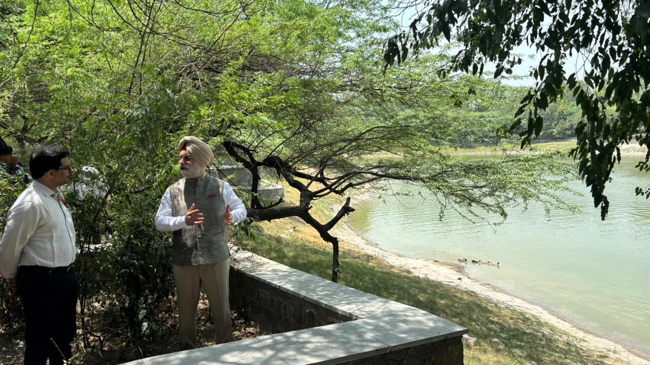 Hon’ble Lt. Governor visited Sanjay Lake in East Delhi to review the ongoing restoration and rejuvenation works.